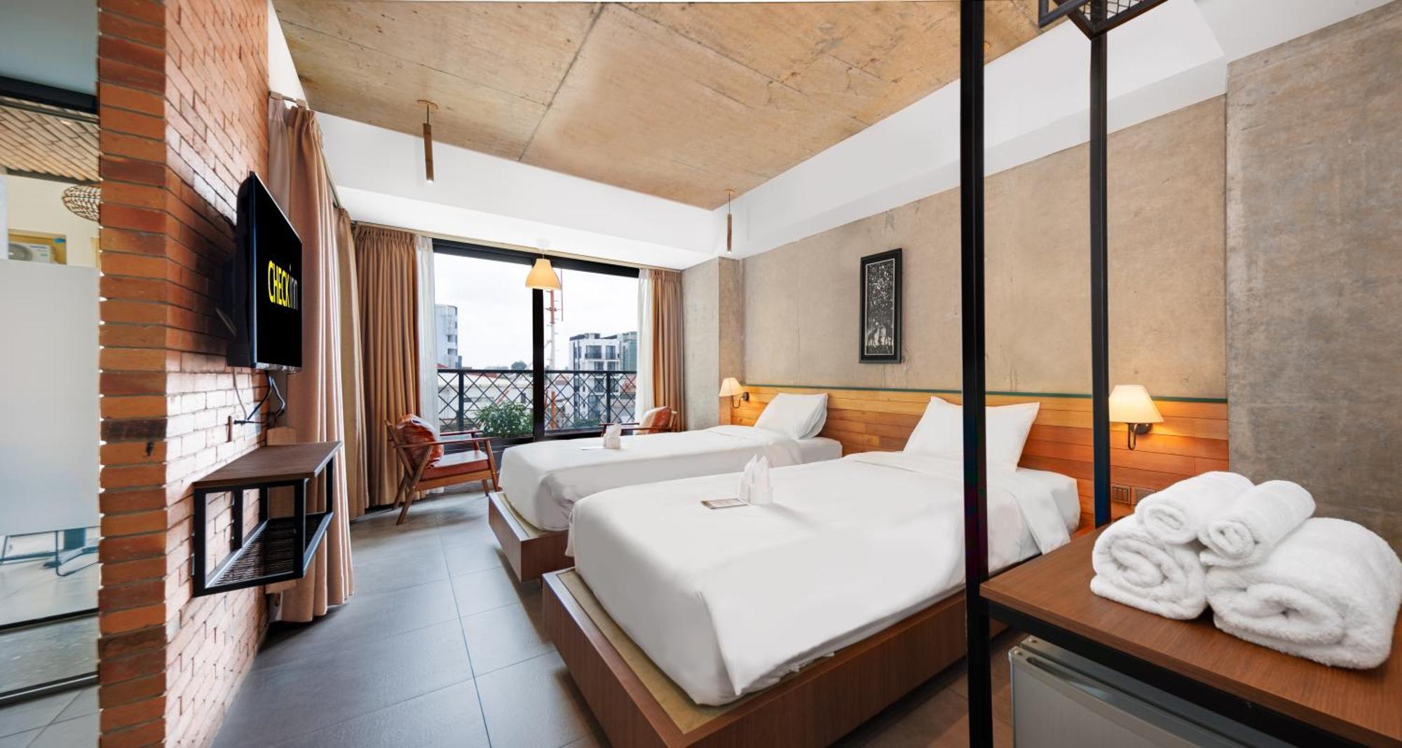 Check Inn Phnom Penh Royal Palace Exterior photo